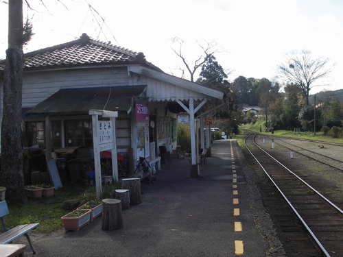 里見駅