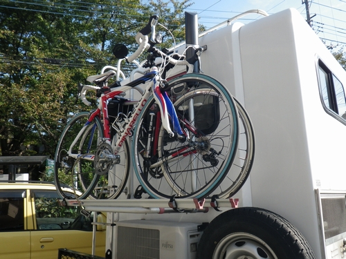 自転車を車にのせる