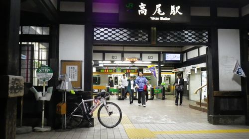 高尾駅前